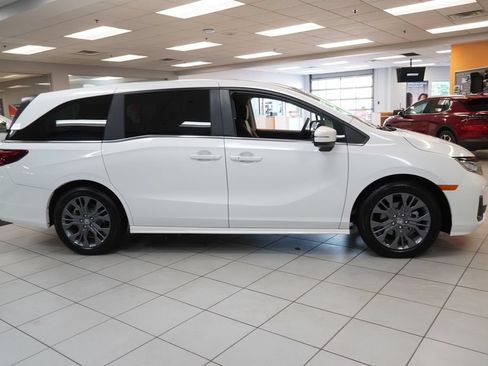 Used 2026 Honda Odyssey Touring image 13
