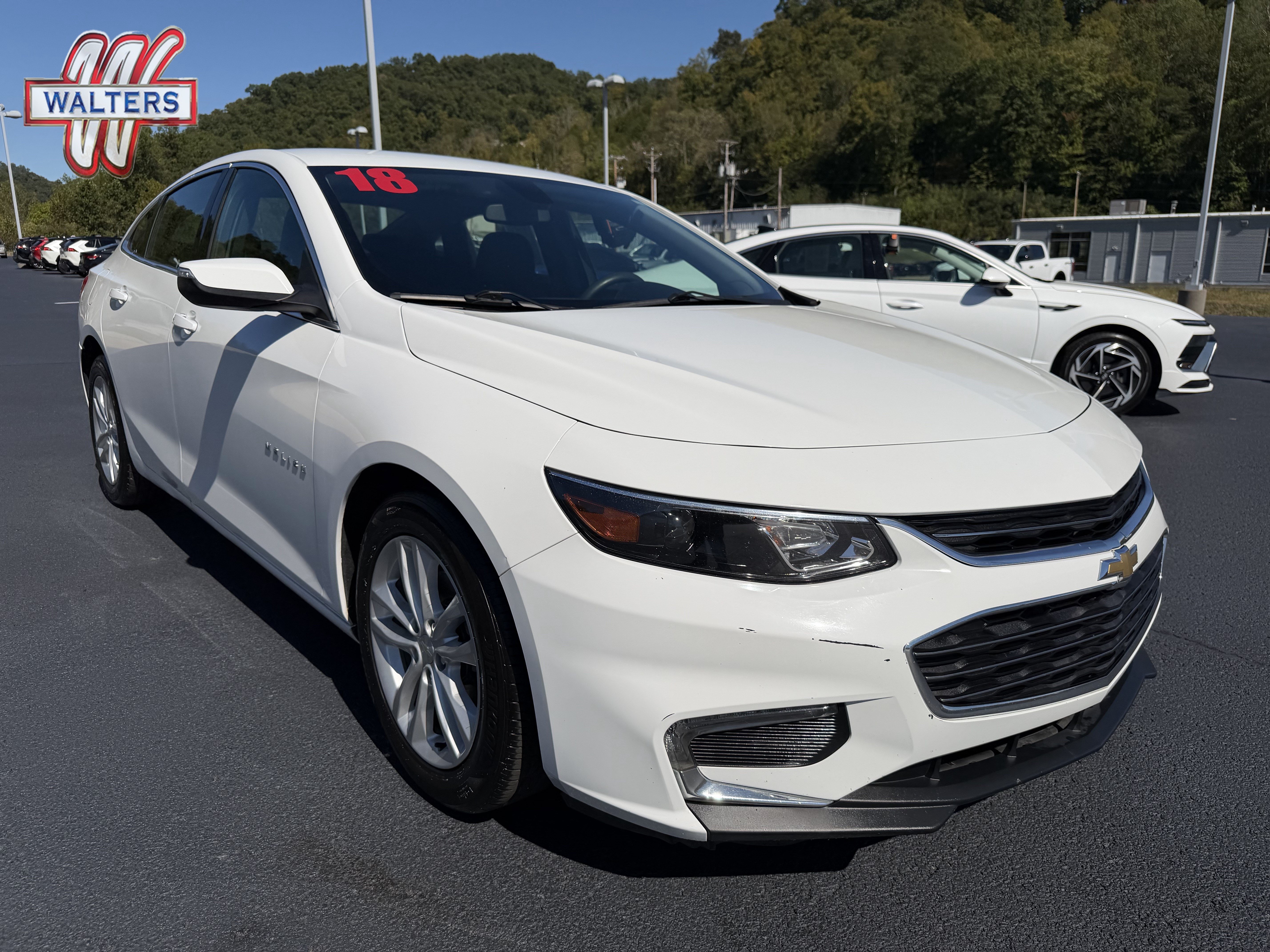 Used 2018 Chevrolet Malibu LT FWD image 1
