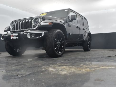 Used 2025 Jeep Wrangler Unlimited Sahara w/ Safety Group AWD/4WD image 39