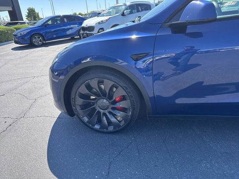 Used 2023 Tesla Model Y Performance AWD/4WD image 10