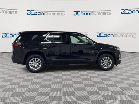 Used 2023 Chevrolet Traverse LS FWD image 9