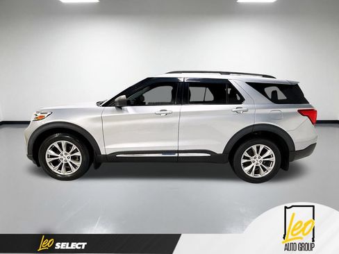 Used 2020 Ford Explorer XLT w/ Equipment Group 202A AWD/4WD image 11