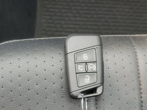 Used 2023 Volkswagen Tiguan SE R-Line AWD/4WD image 32