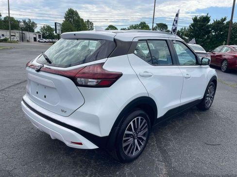 Used 2022 Nissan Kicks SV FWD image 4
