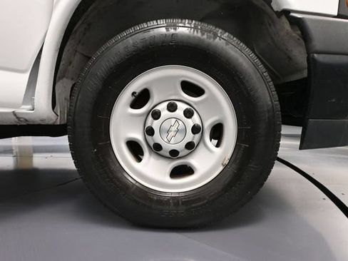 Used 2019 Chevrolet Express 3500 w/ Driver Convenience Package RWD image 15