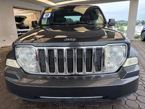 Used 2010 Jeep Liberty Limited AWD/4WD image 2