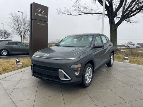 New 2026 Hyundai Kona SE image 1