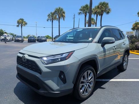 Used 2022 Toyota RAV4 XLE Premium FWD image 8