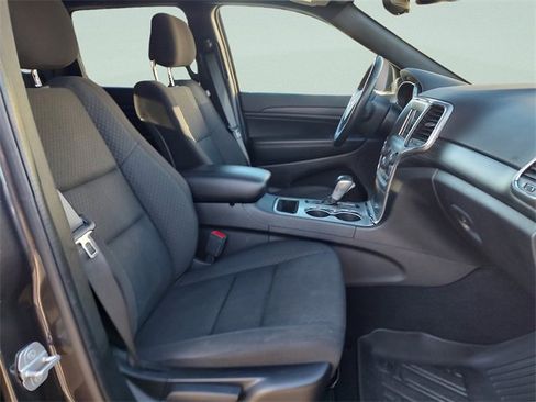 Certified 2021 Jeep Grand Cherokee Laredo w/ Security & Convenience Group image 32