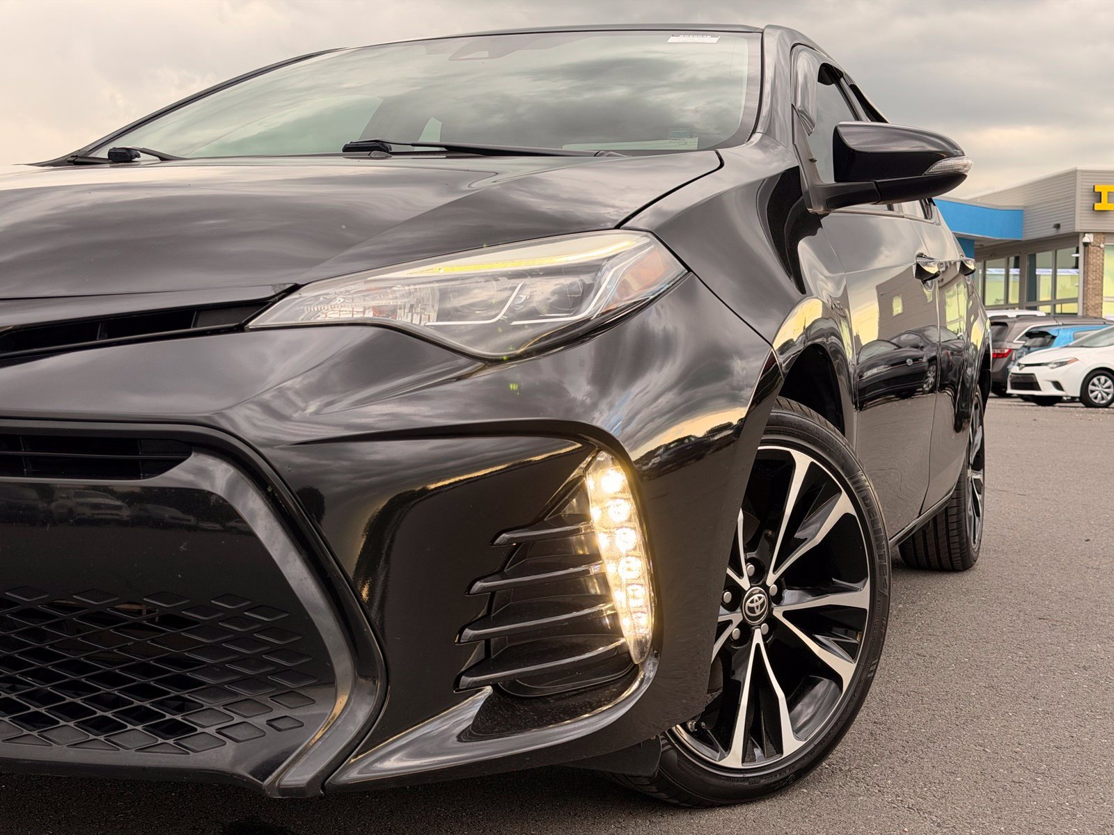 Used 2018 Toyota Corolla SE FWD image 5