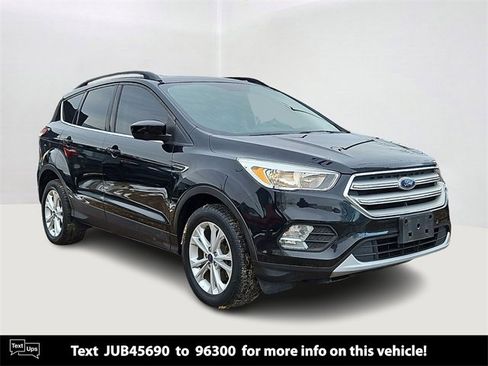 Used 2018 Ford Escape SE image 1