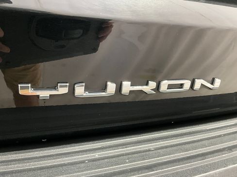 Used 2025 GMC Yukon XL Denali AWD/4WD image 10