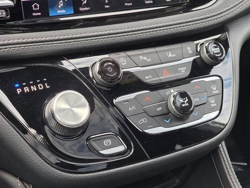 Used 2024 Chrysler Pacifica Limited w/ S Appearance Package image 35