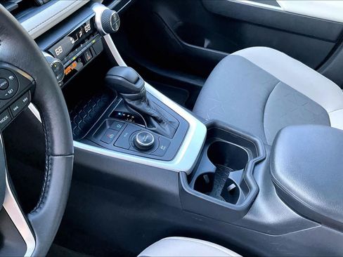 Used 2021 Toyota RAV4 XLE w/ Convenience Package AWD/4WD image 17