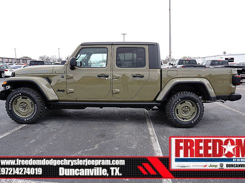 New 2026 Jeep Gladiator Sport image 2