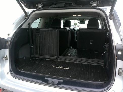 Used 2023 Toyota Highlander XLE image 30