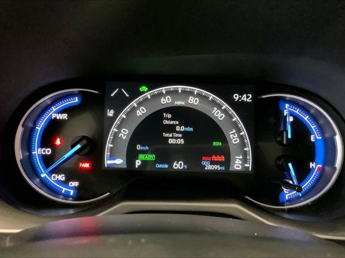 Used 2025 Toyota RAV4 XLE image 25