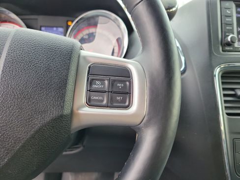 Used 2018 Dodge Grand Caravan GT image 23