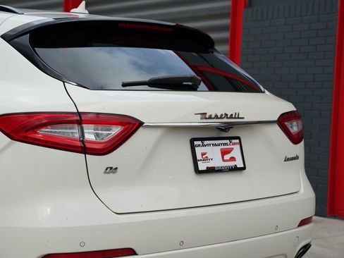 Used 2019 Maserati Levante image 9