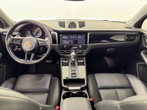 Used 2024 Porsche Macan image 20