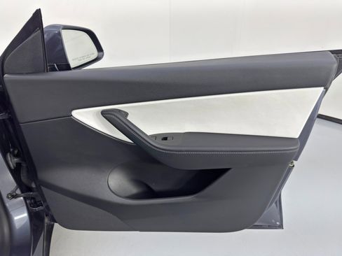 Used 2022 Tesla Model Y Performance image 39