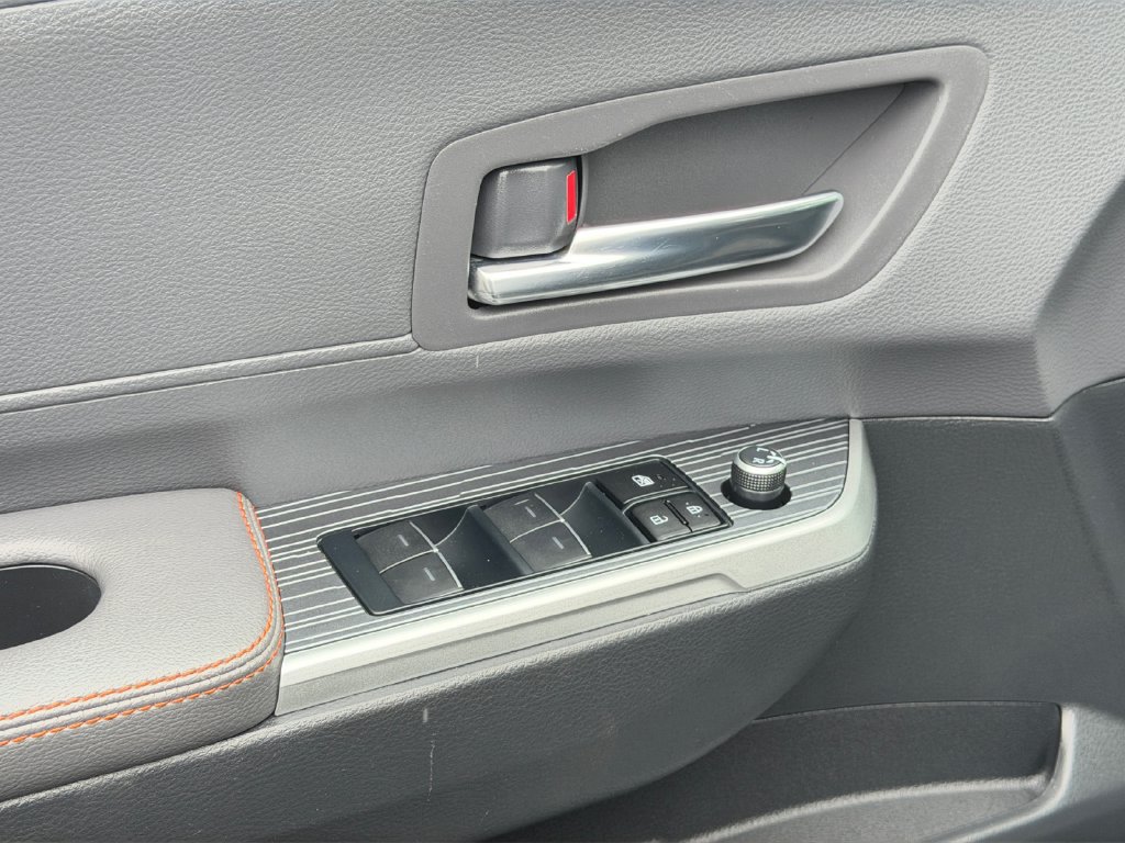 Used 2023 Toyota Sienna XSE w/ XSE Plus Package FWD image 15