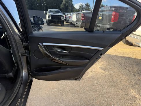 Used 2017 BMW 330i Sedan RWD image 16