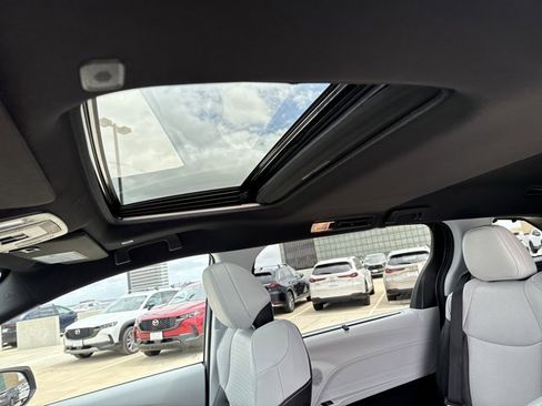 Used 2026 Toyota Sienna XSE image 19