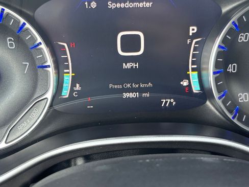 Used 2025 Chrysler Pacifica Select image 43