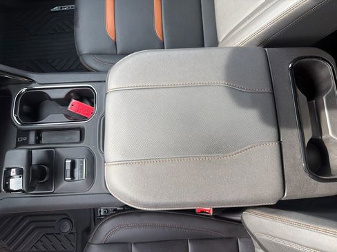 Used 2025 GMC Sierra 1500 AT4 w/ AT4 Premium Package AWD/4WD image 27
