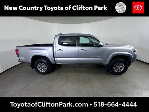 Used 2019 Toyota Tacoma SR5 AWD/4WD image 2