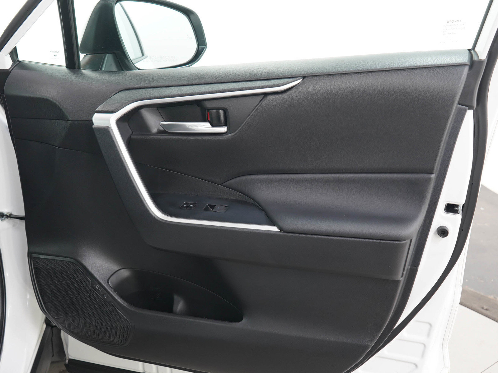 Used 2024 Toyota RAV4 XLE AWD/4WD image 11