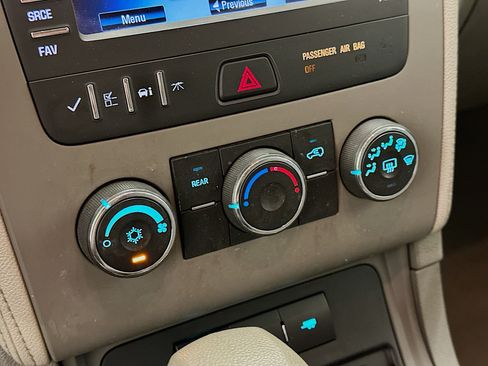 Used 2015 Chevrolet Traverse LS FWD image 23