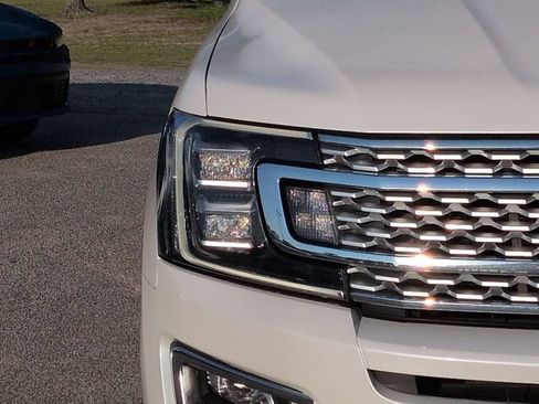 Used 2019 Ford Expedition Max Platinum RWD image 10