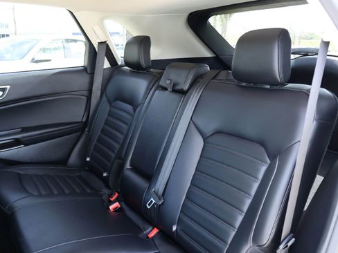 Used 2024 Ford Edge SEL image 13