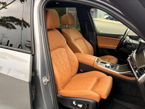 Used 2024 BMW X7 xDrive40i w/ Executive Package AWD/4WD image 8