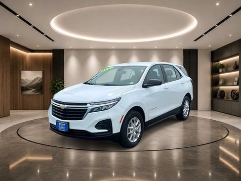 Used 2023 Chevrolet Equinox LS FWD image 2