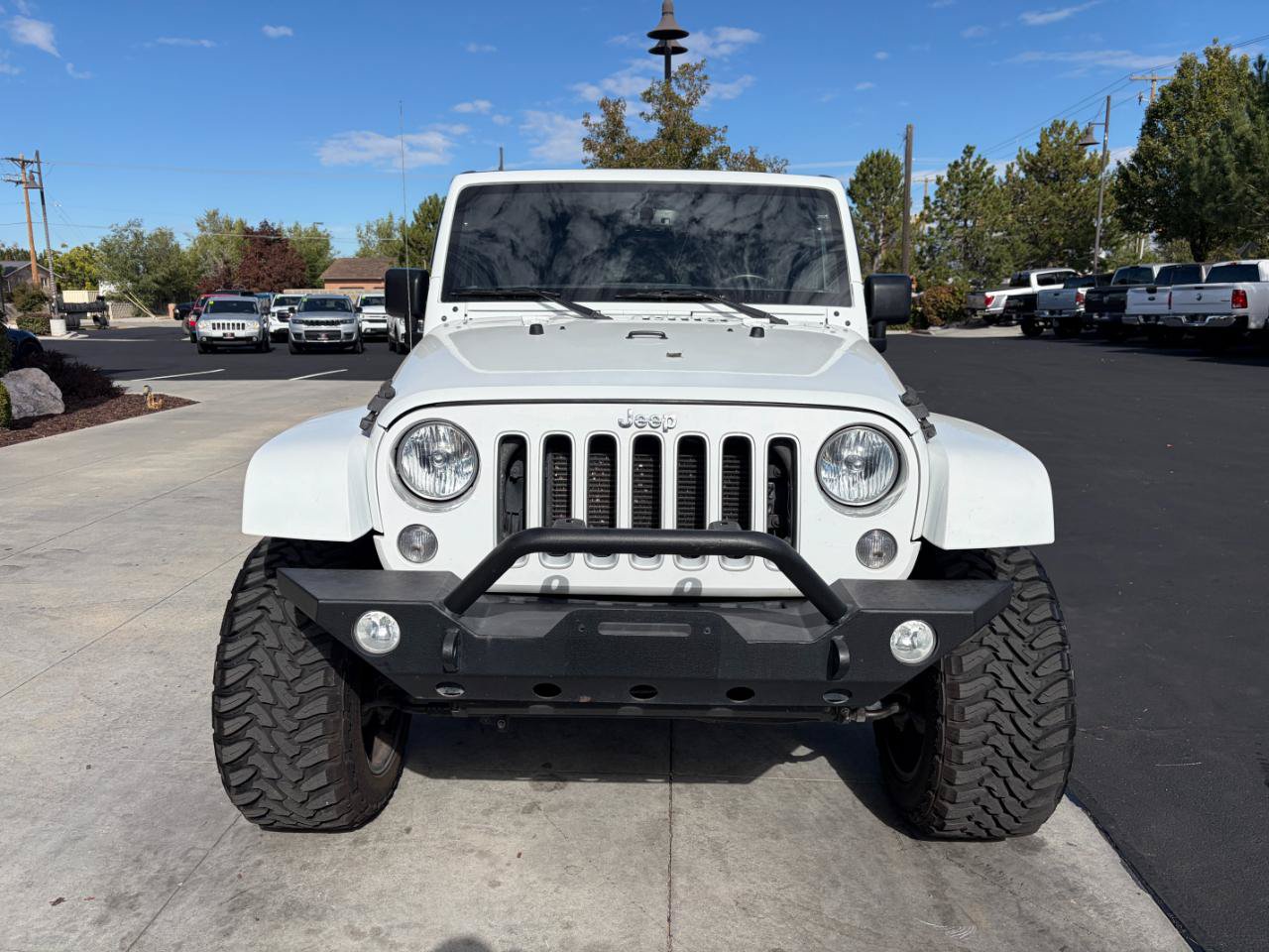 Used 2016 Jeep Wrangler Unlimited Sahara w/ Connectivity Group AWD/4WD image 9