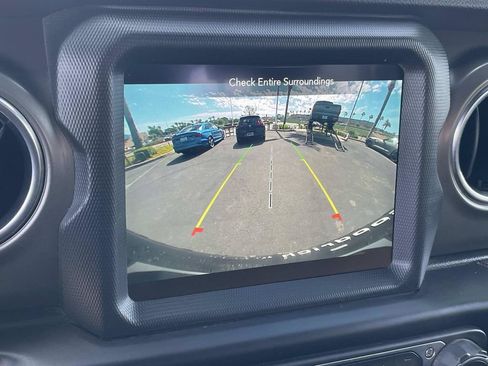 Used 2022 Jeep Wrangler Unlimited Rubicon 4xe w/ Safety Group AWD/4WD image 9