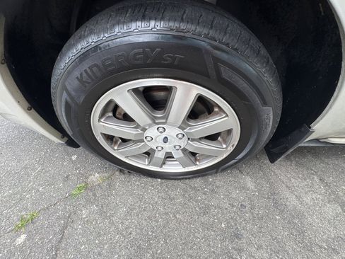 Used 2008 Ford Taurus SEL image 10