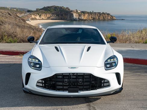 Used 2025 Aston Martin V8 Vantage Coupe RWD image 5
