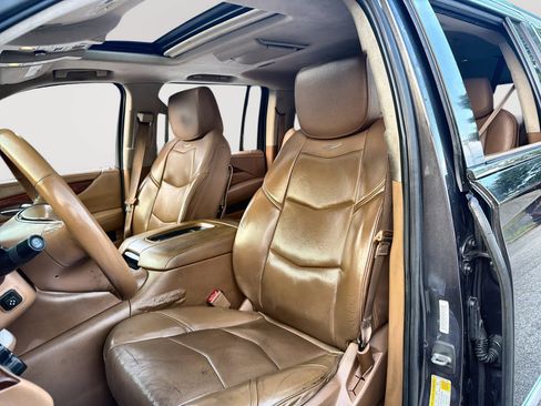 Used 2016 Cadillac Escalade ESV Platinum AWD/4WD image 13