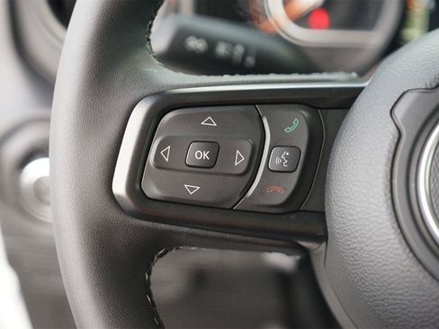 Used 2025 Jeep Gladiator Mojave w/ Convenience Group AWD/4WD image 22
