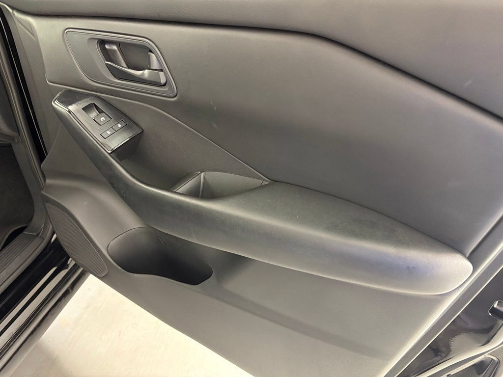 Used 2024 Nissan Rogue S FWD image 38