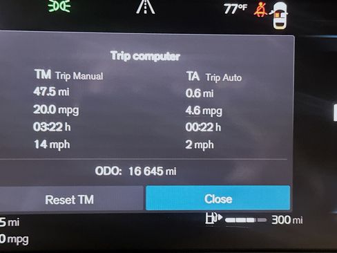 Used 2025 Volvo XC40 B5 Core image 19