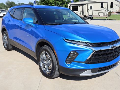 Used 2024 Chevrolet Blazer LT w/ Convenience Package FWD image 3