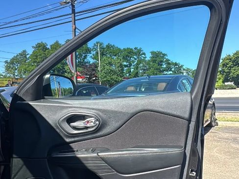 Used 2015 Jeep Cherokee Latitude w/ Comfort/Convenience Group AWD/4WD image 24