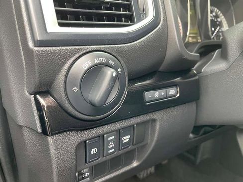 Used 2018 Nissan Titan SV w/ SV Convenience Package image 80