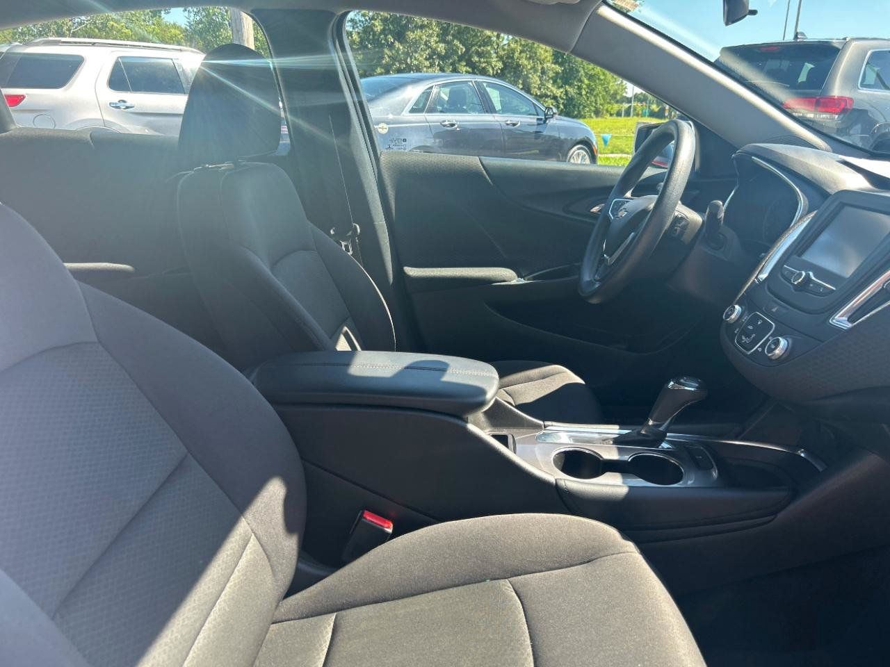Used 2017 Chevrolet Malibu LT FWD image 23