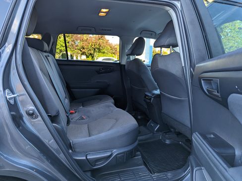 Used 2023 Toyota Highlander LE image 34